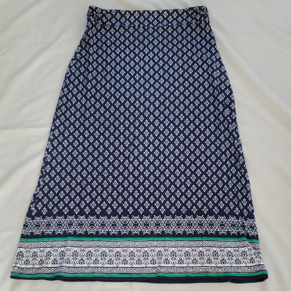 Liz Claiborne Navy and White Patterned Maxi Skirt with Green Border